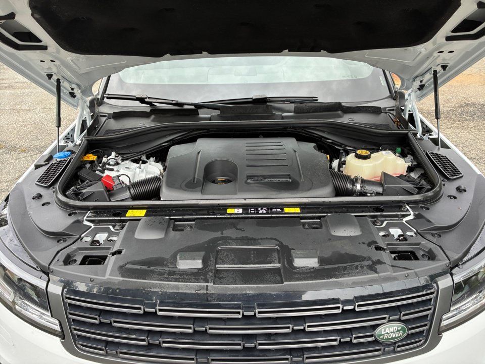 Certified 2025 Land Rover Range Rover Sport Dynamic SE AWD/4WD image 16