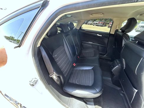Used 2018 Ford Fusion SE w/ Equipment Group 201A FWD image 18