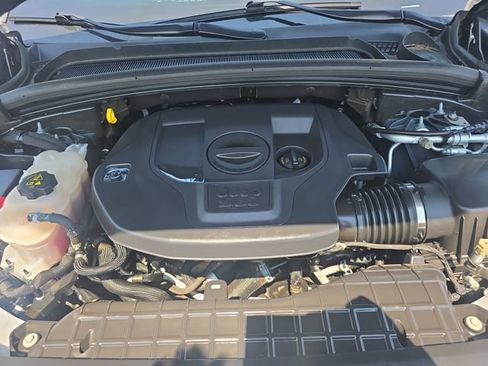 Used 2023 Jeep Grand Cherokee Overland RWD image 32