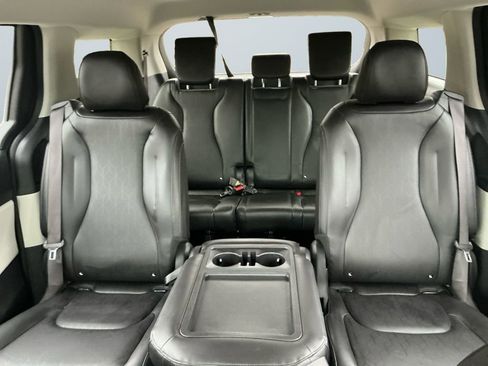 Used 2023 Kia Carnival LX image 13