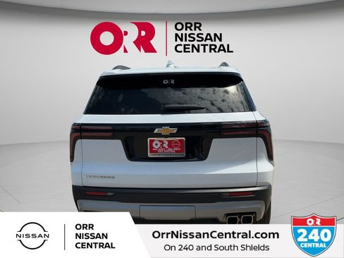 Used 2025 Chevrolet Traverse LT FWD image 6