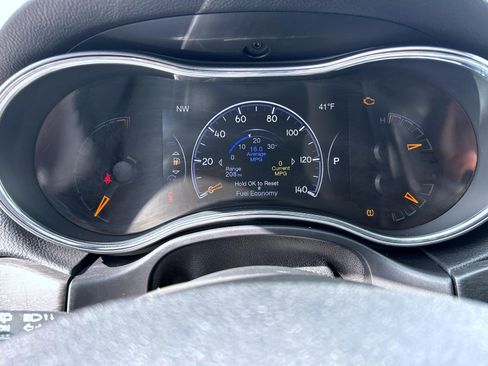 Used 2018 Jeep Grand Cherokee Laredo image 14