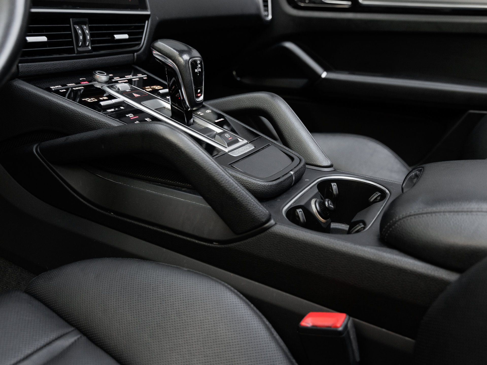Certified 2023 Porsche Cayenne Platinum Edition AWD/4WD image 24