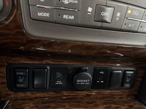 Used 2020 Nissan Armada SL image 23