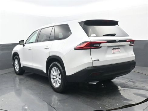 Used 2024 Toyota Grand Highlander XLE image 3