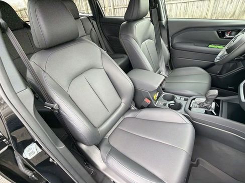 Used 2025 Subaru Forester Limited w/ Popular Package #2 image 32