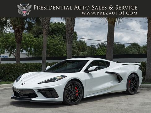 Used 2025 Chevrolet Corvette Stingray Preferred Cpe w/ Z51 Performance Package RWD image 1