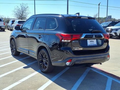 Used 2019 Mitsubishi Outlander LE image 2