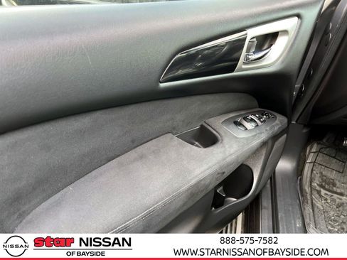 Used 2015 Nissan Pathfinder S image 13