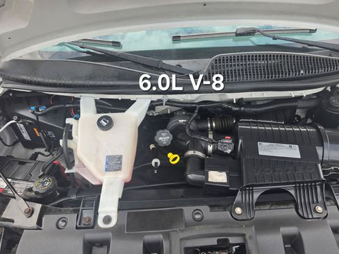 Used 2019 Chevrolet Express 2500 RWD image 12