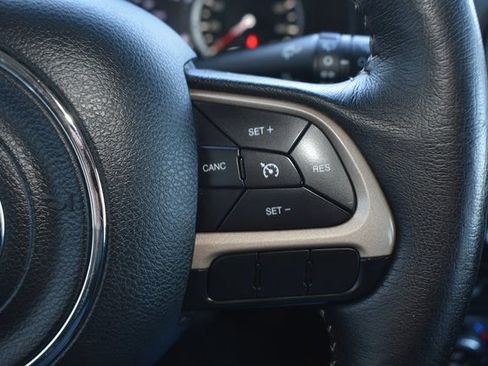 Used 2017 Jeep Renegade Limited image 19