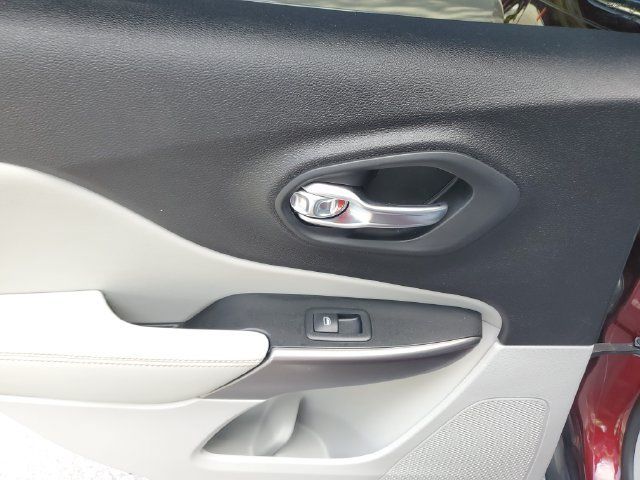Used 2019 Jeep Cherokee Limited FWD image 16