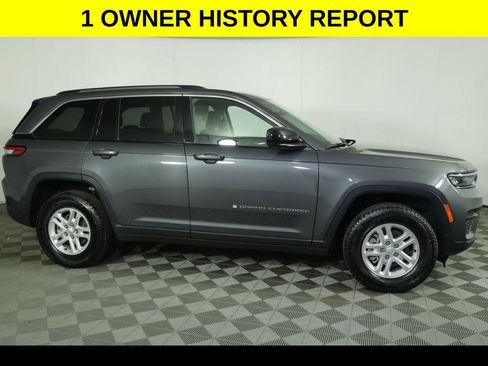 Certified 2022 Jeep Grand Cherokee Laredo w/ Luxury Tech Group I AWD/4WD image 2