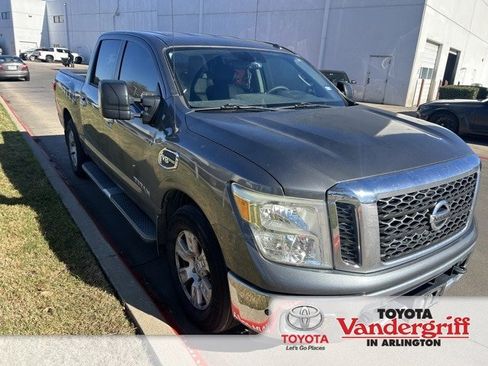 Used 2017 Nissan Titan SV image 1