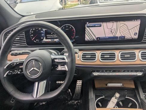 Used 2025 Mercedes-Benz GLS 450 4MATIC w/ AMG Line Exterior image 3