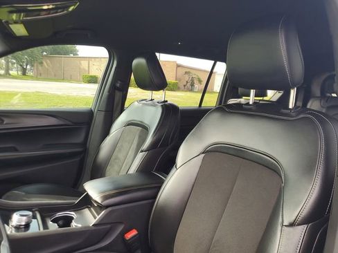 Used 2023 Jeep Grand Cherokee L Laredo AWD/4WD image 15