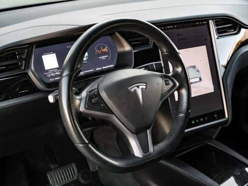 Used 2018 Tesla Model X 75D image 15