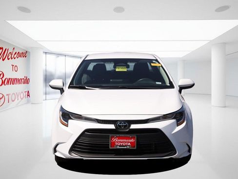 Certified 2025 Toyota Corolla LE FWD image 4
