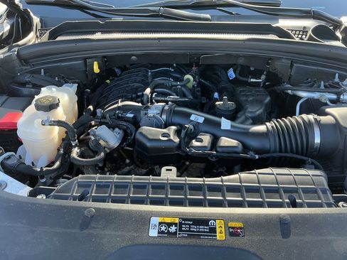 Used 2023 Jeep Grand Cherokee L Limited AWD/4WD image 21