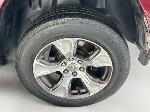 Used 2019 RAM 1500 Laramie image 32