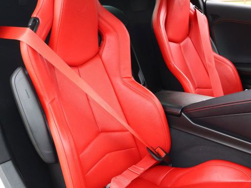 Used 2021 Chevrolet Corvette Stingray Convertible w/ Z51 Performance Package image 18