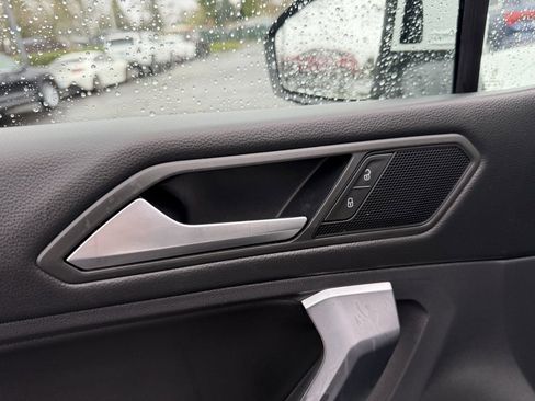 Used 2021 Volkswagen Tiguan SE w/ Panoramic Sunroof Package image 12