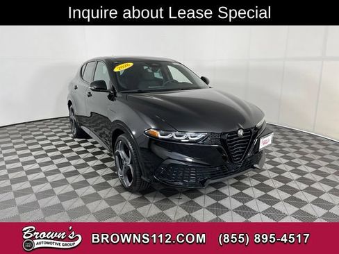 Used 2026 Alfa Romeo Tonale w/ Quick Order Package 23H Volce AWD/4WD image 1