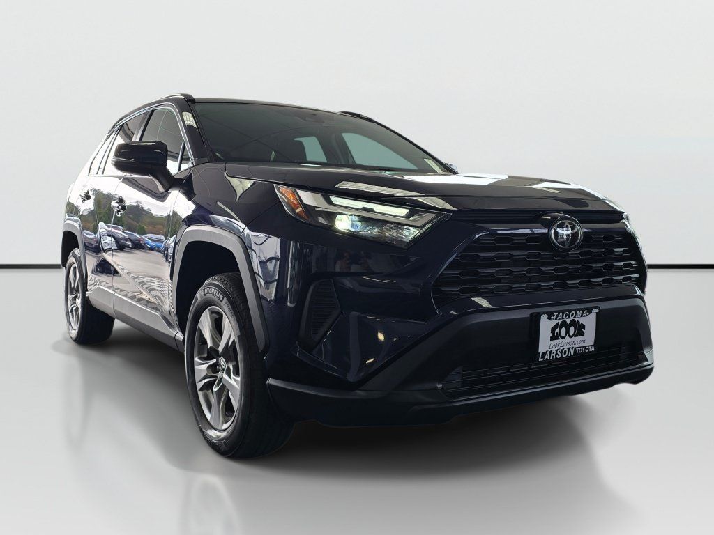 Used 2025 Toyota RAV4 XLE AWD/4WD image 9