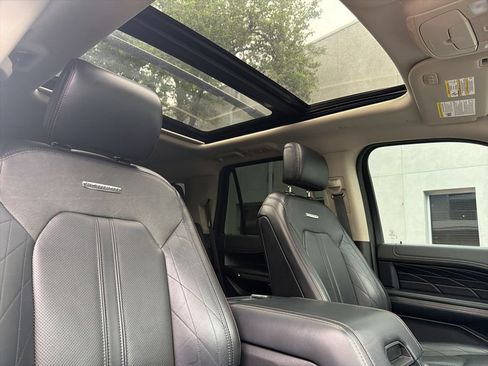 Used 2019 Ford Expedition Platinum RWD image 31