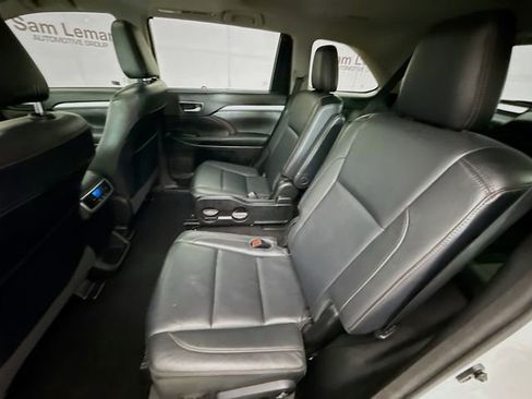 Used 2017 Toyota Highlander XLE FWD image 25