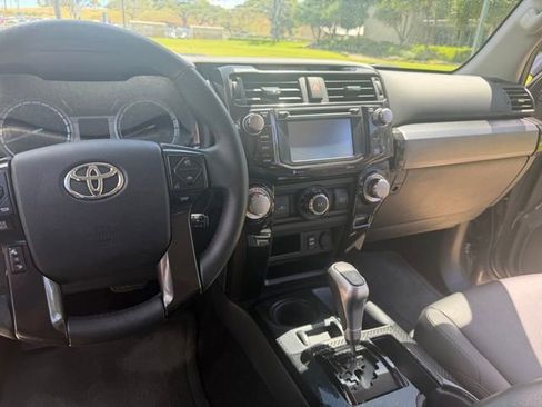 Used 2017 Toyota 4Runner TRD Off-Road Premium AWD/4WD image 7