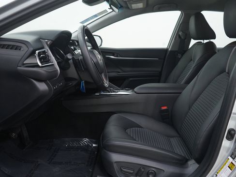 Used 2018 Toyota Camry SE image 15