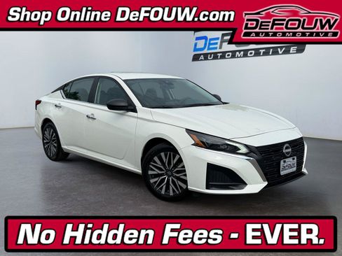 Used 2025 Nissan Altima 2.5 SV FWD image 1