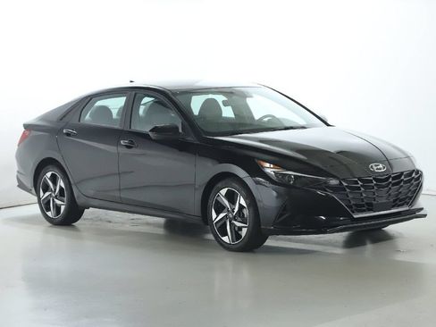 Used 2023 Hyundai Elantra SEL w/ Convenience Package FWD image 9