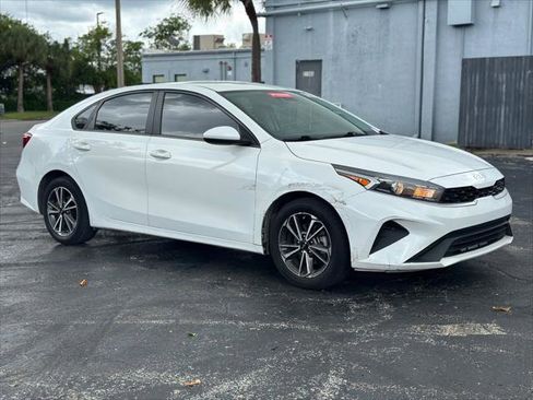 Used 2022 Kia Forte LXS image 11