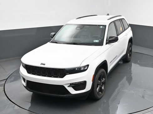 Used 2023 Jeep Grand Cherokee Limited w/ Black Appearance Package AWD/4WD image 22