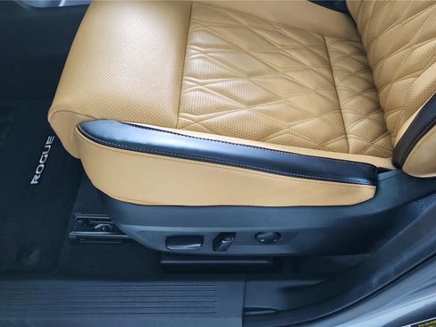 Certified 2023 Nissan Rogue Platinum w/ Platinum Premium Package image 17