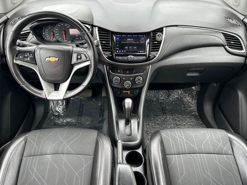 Used 2020 Chevrolet Trax LT w/ Redline Edition AWD/4WD image 13