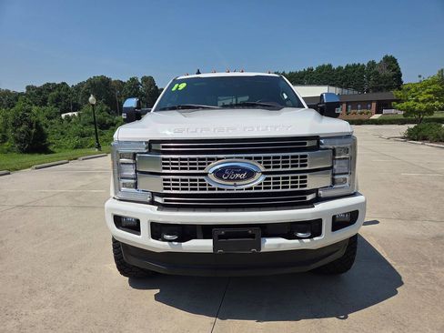 Used 2019 Ford F250 Platinum w/ Platinum Ultimate Package AWD/4WD image 4
