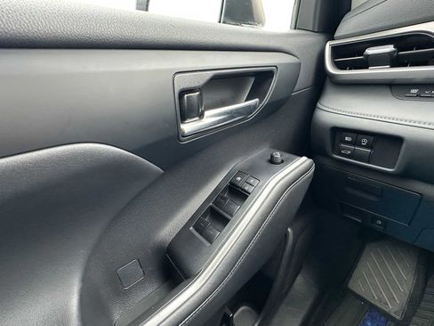 Used 2024 Toyota Highlander LE image 36