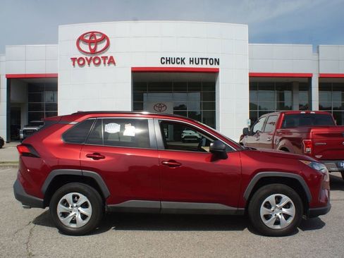 Used 2019 Toyota RAV4 LE FWD image 1
