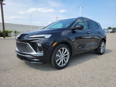 Used 2024 Buick Encore GX Avenir w/ Avenir Technology Package AWD/4WD image 2