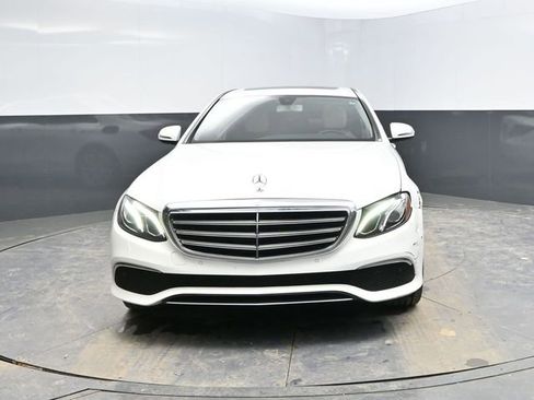 Used 2017 Mercedes-Benz E 300 4MATIC image 2