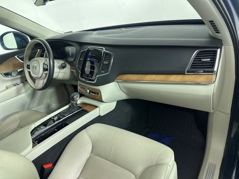 Used 2022 Volvo XC90 T6 Momentum w/ Climate Package image 12
