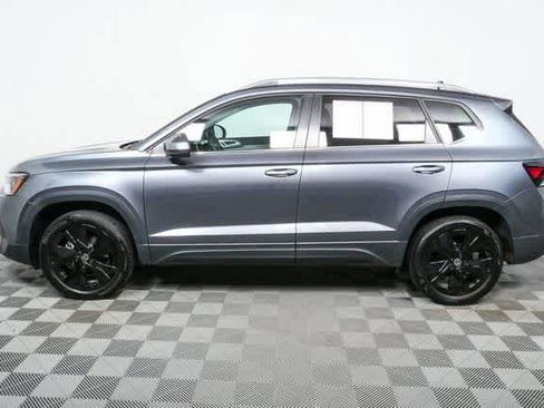 Certified 2025 Volkswagen Taos SE w/ Black Wheel Package FWD image 30