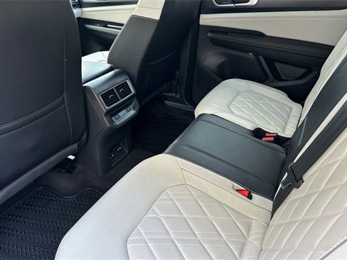 Used 2024 Volkswagen Atlas Cross Sport SEL Premium R-Line image 15