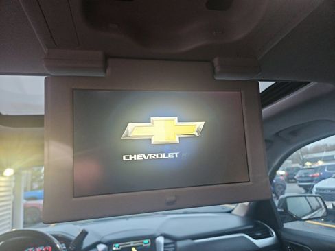 Used 2019 Chevrolet Suburban LT image 20