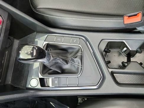 Used 2022 Volkswagen Tiguan SE R-Line image 51