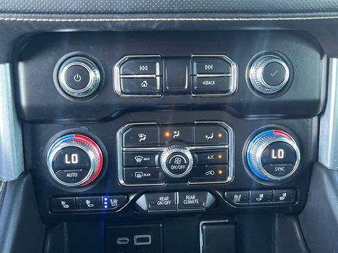 Used 2023 GMC Yukon XL SLT w/ SLT Premium Package AWD/4WD image 22