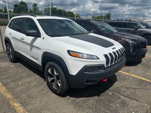Used 2016 Jeep Cherokee Trailhawk w/ Cold Weather Group AWD/4WD image 6